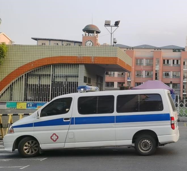 仓山救护车出租护送骨折病人一公里多少钱